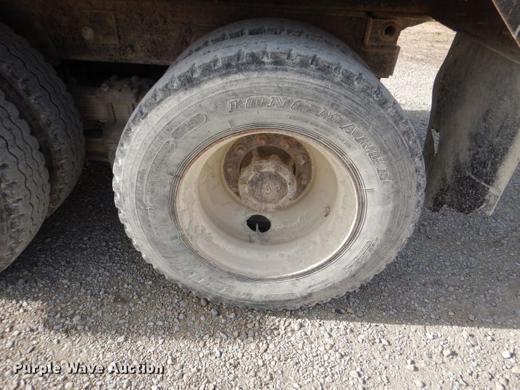 image for item DR0845 1998 International 4900  dump truck