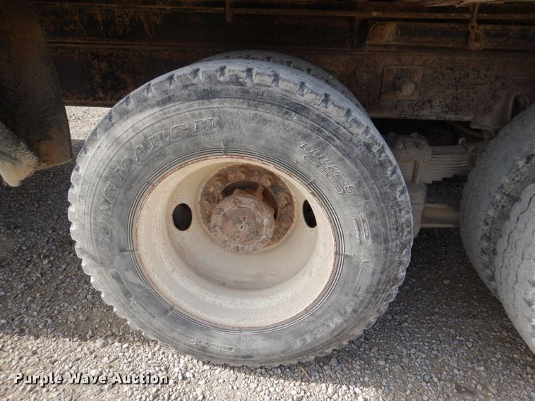 image for item DR0845 1998 International 4900  dump truck