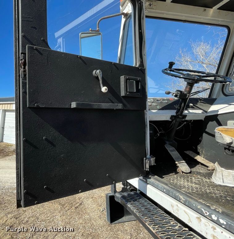 image for item IF9274 1985 Ottowa 0  yard truck