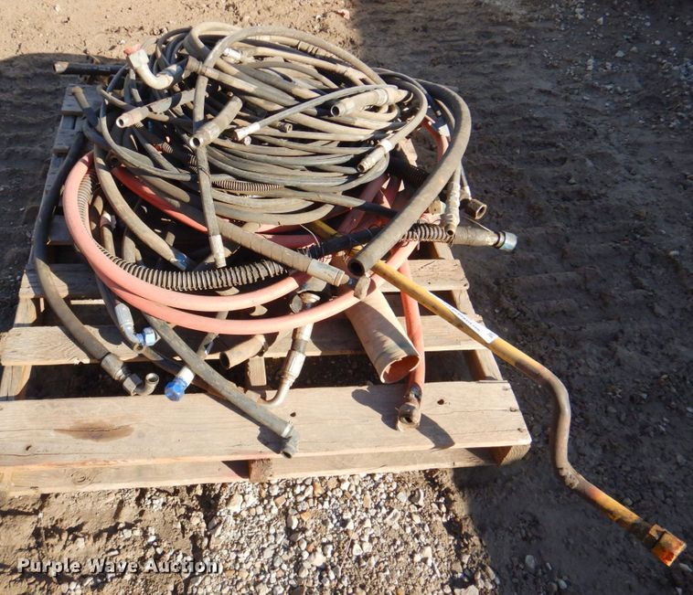 Hydraulic hoses and lines in Holton, KS Item IH9169 sold Purple Wave