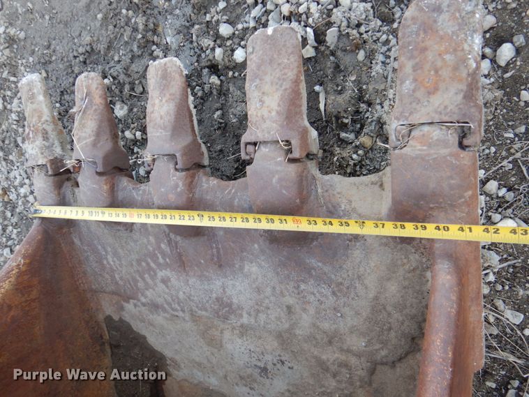 image for item IH9179 (2) excavator buckets