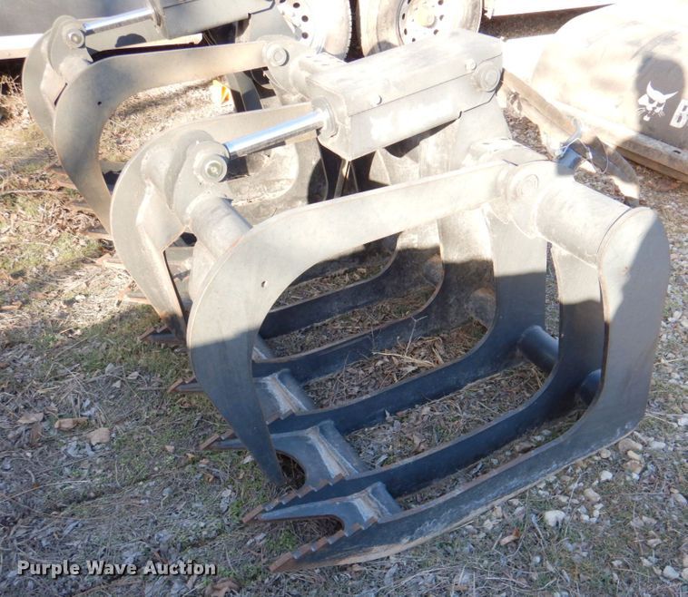 image for item IH9184 Bobcat 82"W skid steer grapple bucket
