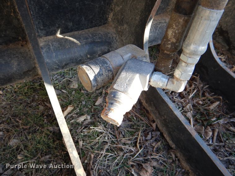 image for item IH9184 Bobcat 82"W skid steer grapple bucket