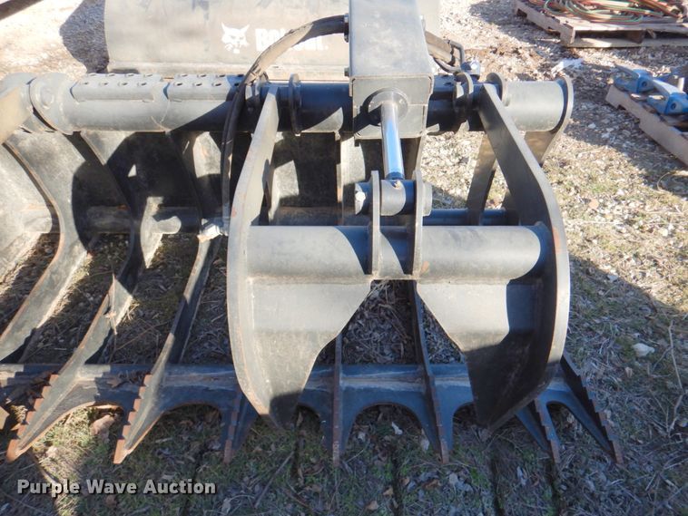 image for item IH9184 Bobcat 82"W skid steer grapple bucket