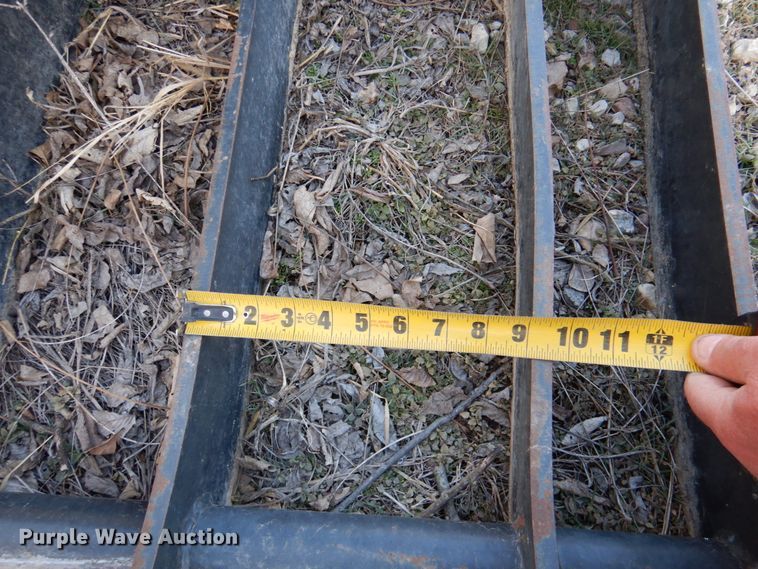 image for item IH9184 Bobcat 82"W skid steer grapple bucket