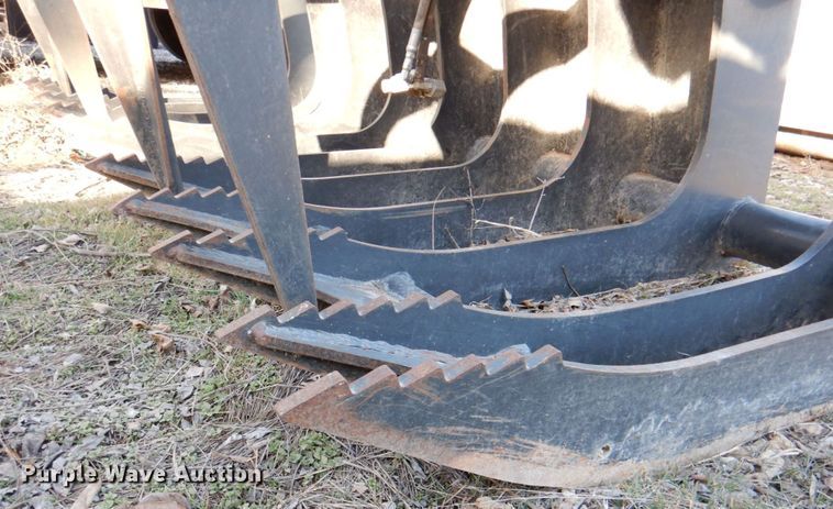 image for item IH9184 Bobcat 82"W skid steer grapple bucket