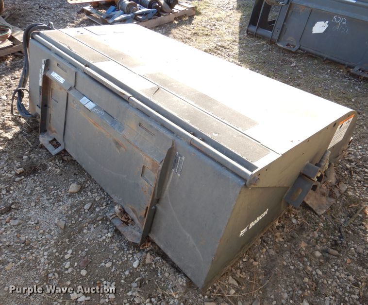 image for item IH9185 2014 Bobcat 72" W skid steer sweeper