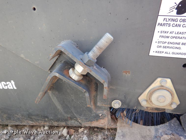 image for item IH9185 2014 Bobcat 72" W skid steer sweeper