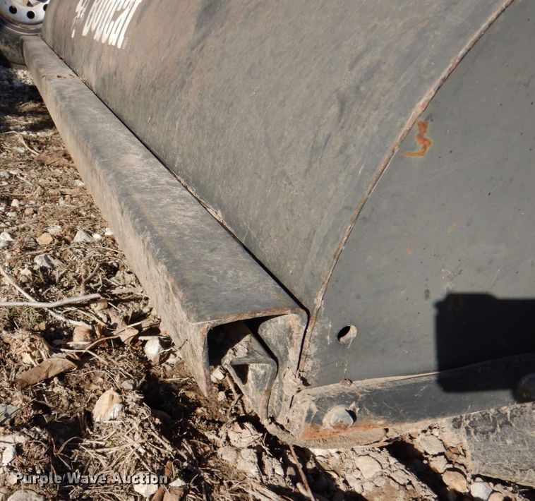 image for item IH9185 2014 Bobcat 72" W skid steer sweeper