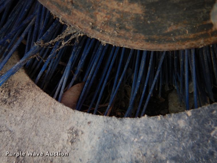 image for item IH9185 2014 Bobcat 72" W skid steer sweeper