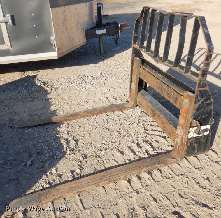 John Deere skid steer forks in Holton, KS Item IH9187 sold Purple Wave