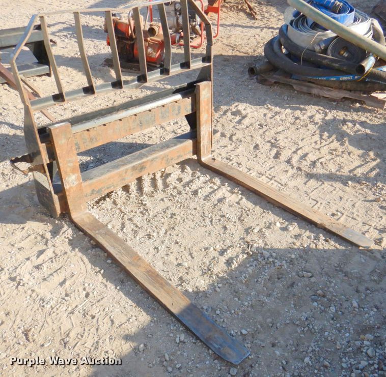 image for item IH9187 John Deere skid steer forks