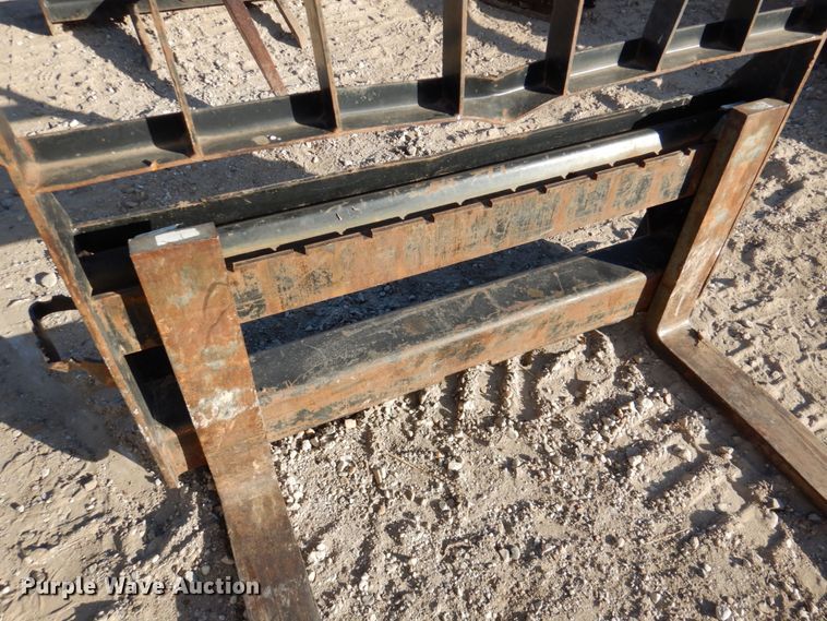image for item IH9187 John Deere skid steer forks