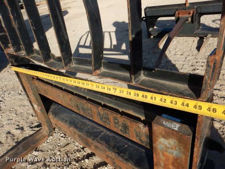 image for item IH9187 John Deere skid steer forks