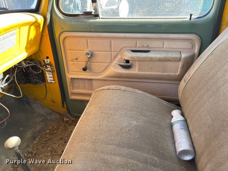 image for item IJ9578 1979 Ford F600  drilling rig truck