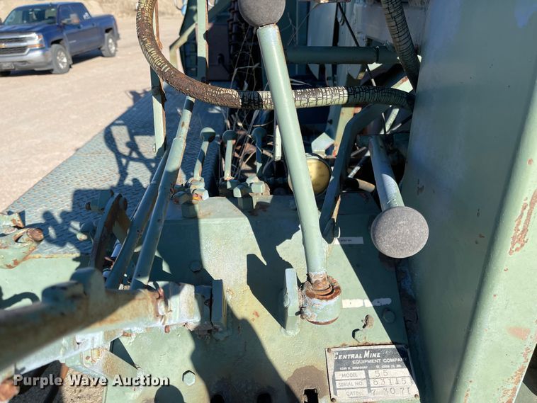 image for item IJ9578 1979 Ford F600  drilling rig truck