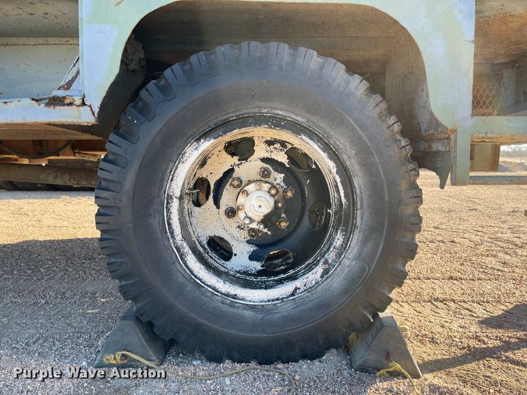 image for item IJ9578 1979 Ford F600  drilling rig truck