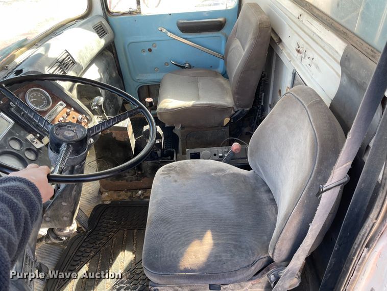 image for item IJ9660 1997 Ford LT8000  dump truck