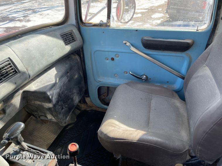 image for item IJ9660 1997 Ford LT8000  dump truck