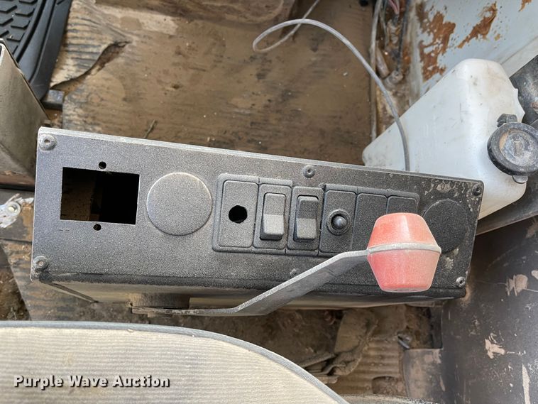 image for item IJ9660 1997 Ford LT8000  dump truck