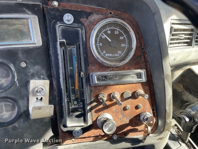 image for item IJ9660 1997 Ford LT8000  dump truck