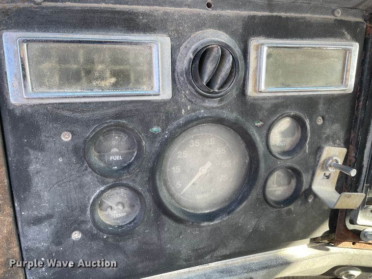 image for item IJ9660 1997 Ford LT8000  dump truck