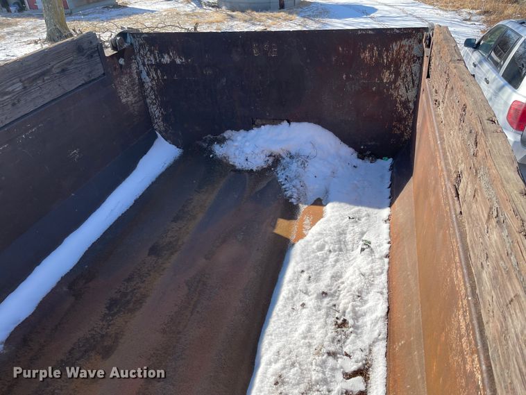 image for item IJ9660 1997 Ford LT8000  dump truck