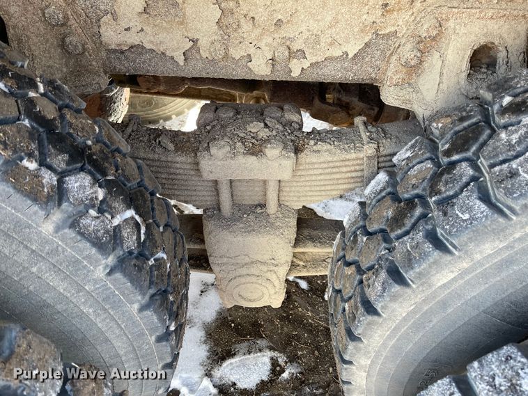 image for item IJ9660 1997 Ford LT8000  dump truck