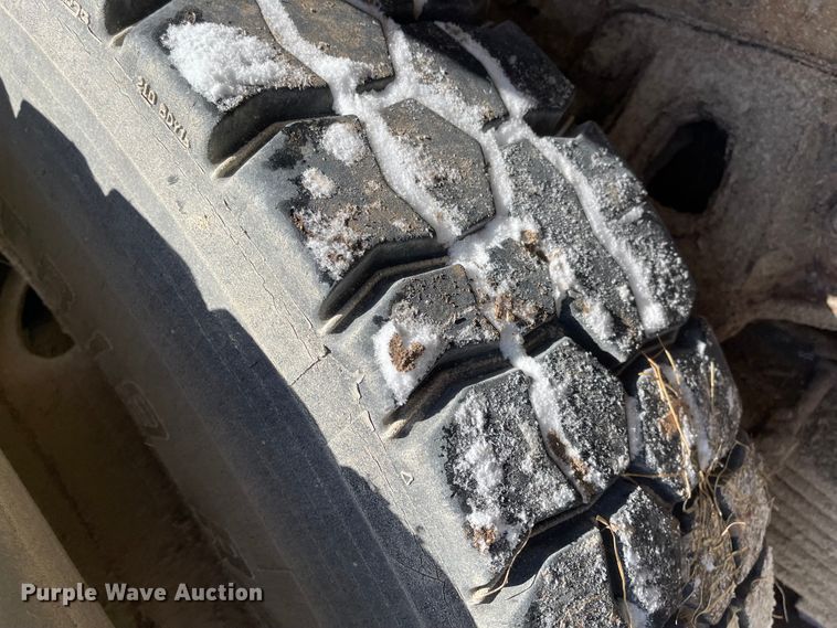 image for item IJ9660 1997 Ford LT8000  dump truck