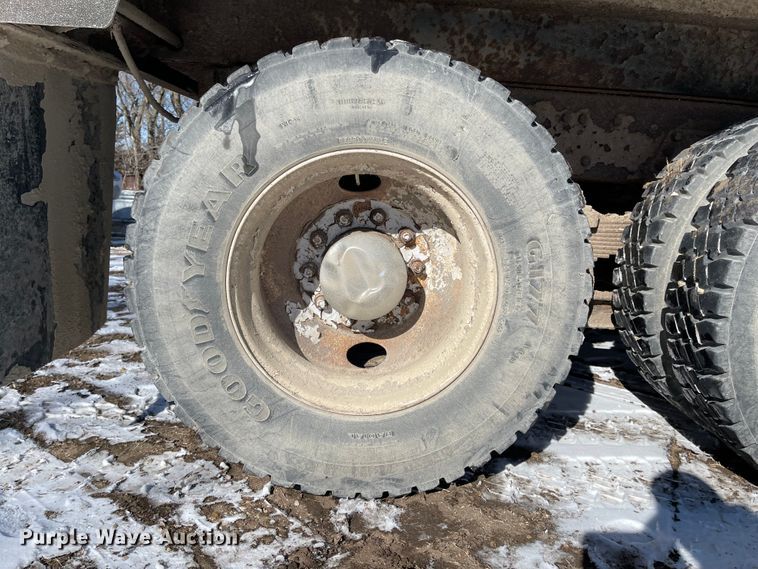 image for item IJ9660 1997 Ford LT8000  dump truck