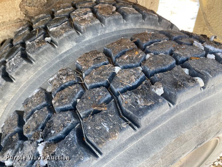 image for item IJ9660 1997 Ford LT8000  dump truck