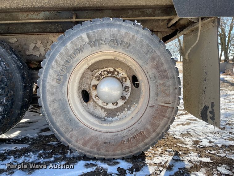 image for item IJ9660 1997 Ford LT8000  dump truck