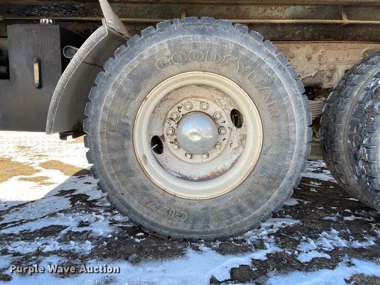 image for item IJ9660 1997 Ford LT8000  dump truck