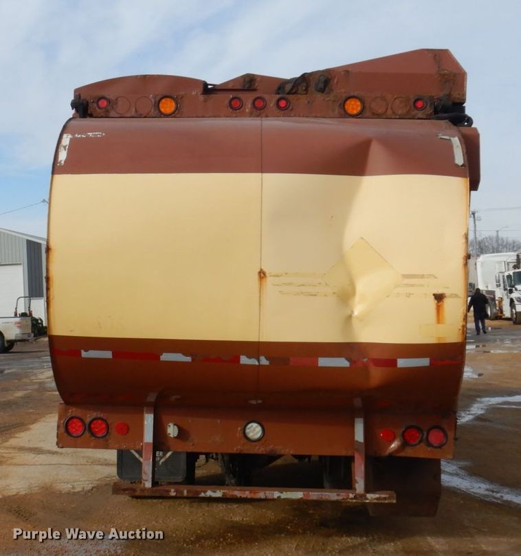 image for item IM9754 2010 International 7300  refuse truck