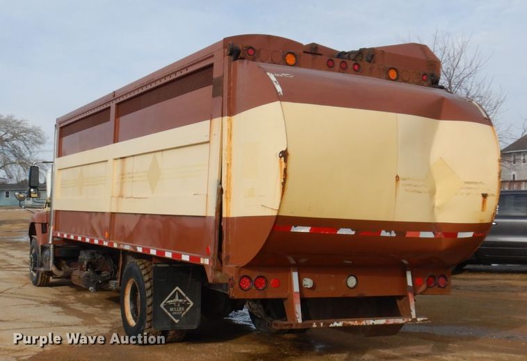 image for item IM9754 2010 International 7300  refuse truck