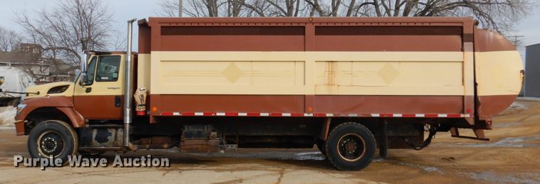 image for item IM9754 2010 International 7300  refuse truck