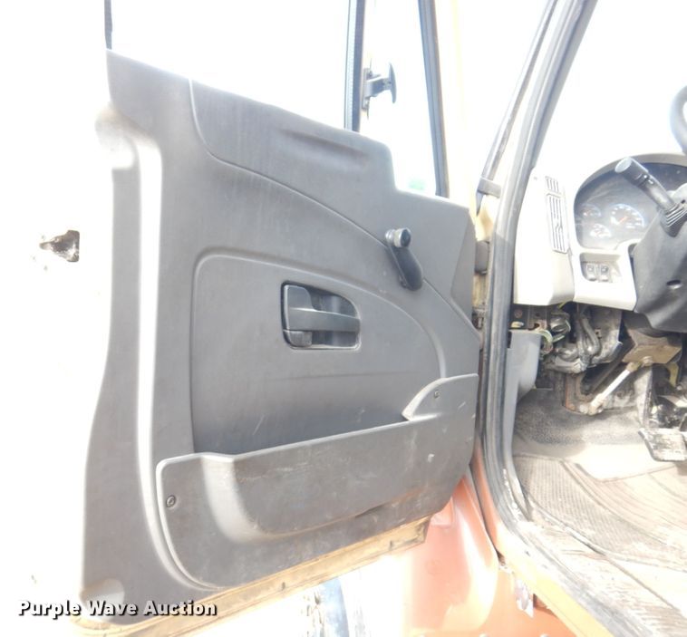 image for item IM9754 2010 International 7300  refuse truck