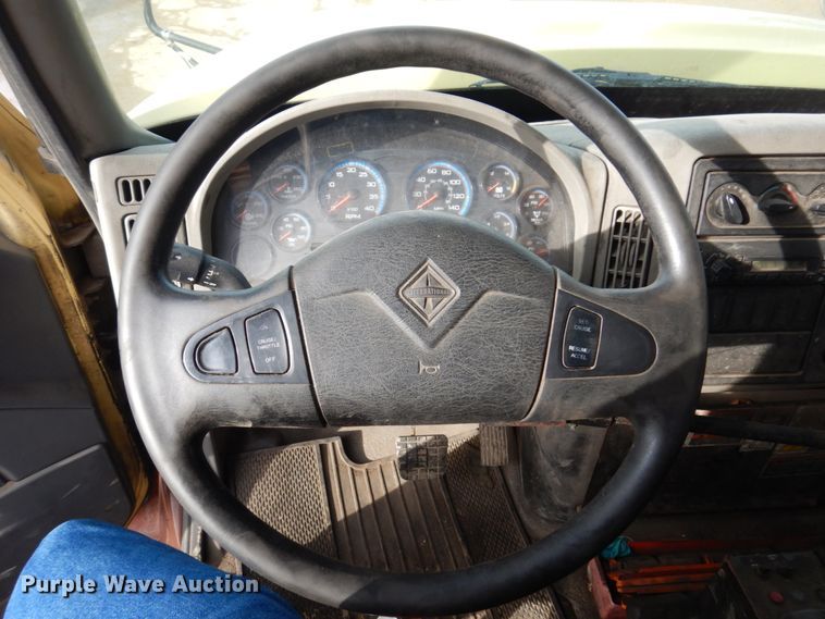 image for item IM9754 2010 International 7300  refuse truck