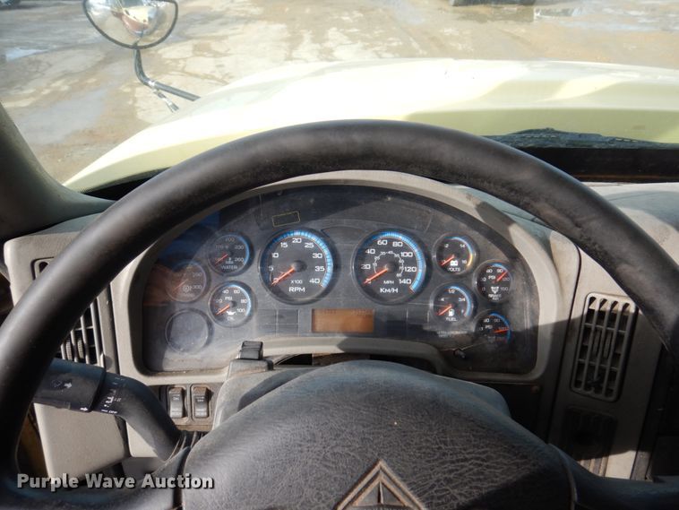 image for item IM9754 2010 International 7300  refuse truck