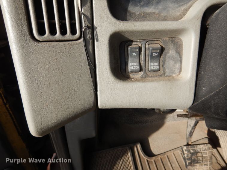 image for item IM9754 2010 International 7300  refuse truck