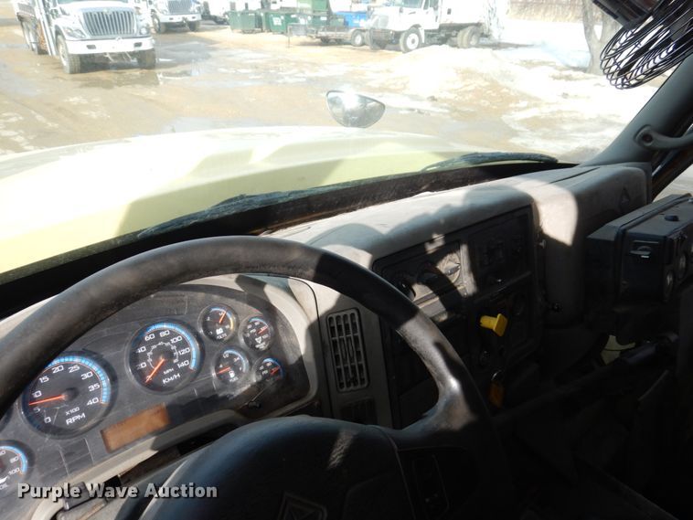 image for item IM9754 2010 International 7300  refuse truck