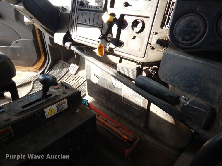 image for item IM9754 2010 International 7300  refuse truck