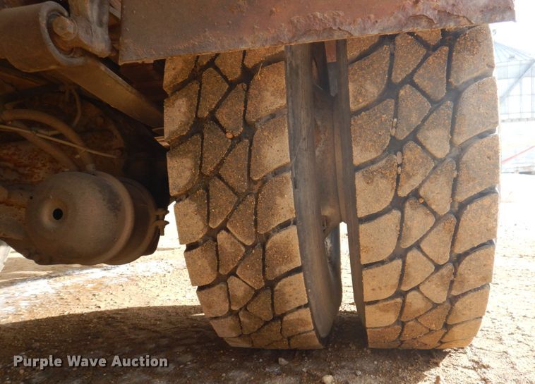 image for item IM9754 2010 International 7300  refuse truck