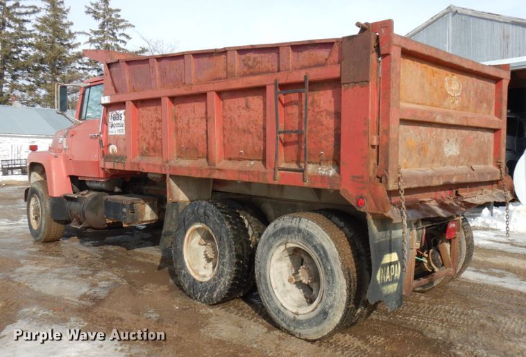 image for item IO9679 1982 Ford LT8000  dump truck