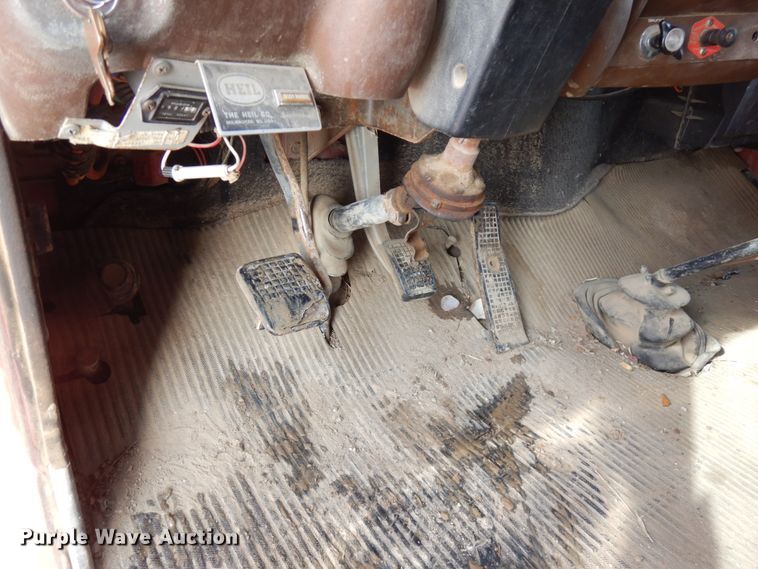 image for item IO9679 1982 Ford LT8000  dump truck