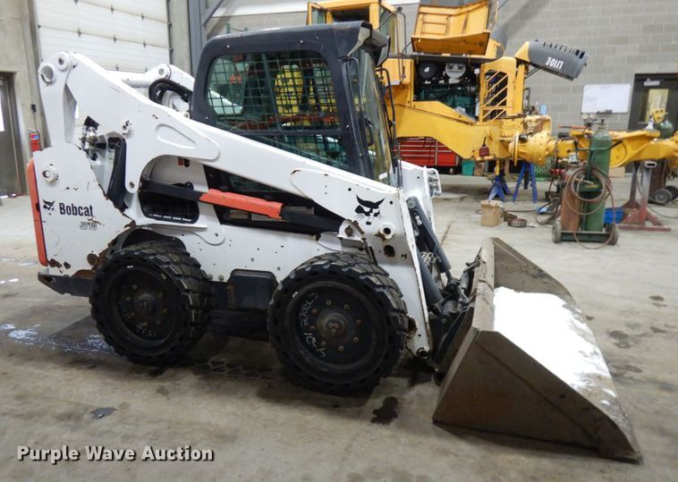 image for item IO9683 2015 Bobcat S770  skid steer loader