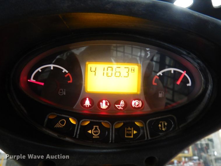 image for item IO9683 2015 Bobcat S770  skid steer loader