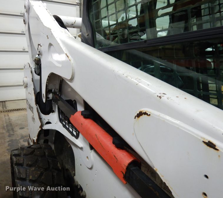 image for item IO9683 2015 Bobcat S770  skid steer loader