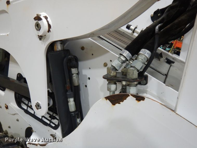 image for item IO9683 2015 Bobcat S770  skid steer loader