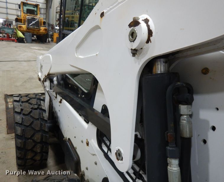 image for item IO9683 2015 Bobcat S770  skid steer loader